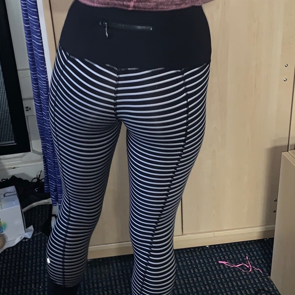 Lululemon Runday Cropped Leggings Parallel Strips - Picture 3 of 6